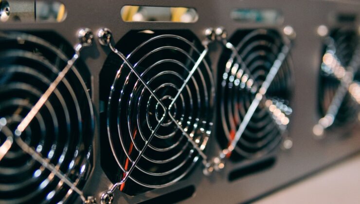 Bitcoin Miner Hut 8 Buys $100M BTC Boosting Total Total Stash to $1B